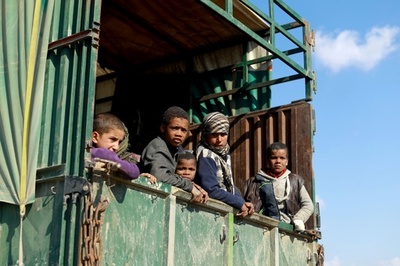 シリア最後のIS拠点から数百人退避 女性・子どもや戦闘員も