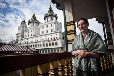 外出制限でDV急増、行き場なくすロシアの女性たち