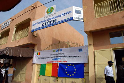 マリにEU初のアフリカ移民センター、不法流入防止を目指して