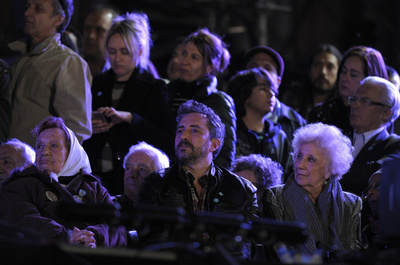 アルゼンチン軍政下で「盗まれた」男性、祖母との再会から1年