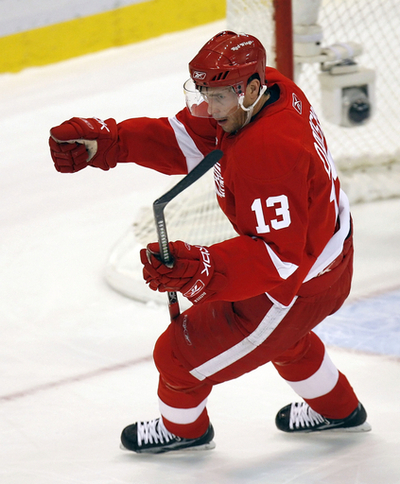 レッドウィングス ホームでフレームスを降す