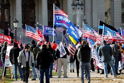 トランプ氏、「大量の選挙不正」否定のサイバーセキュリティー長官を解任