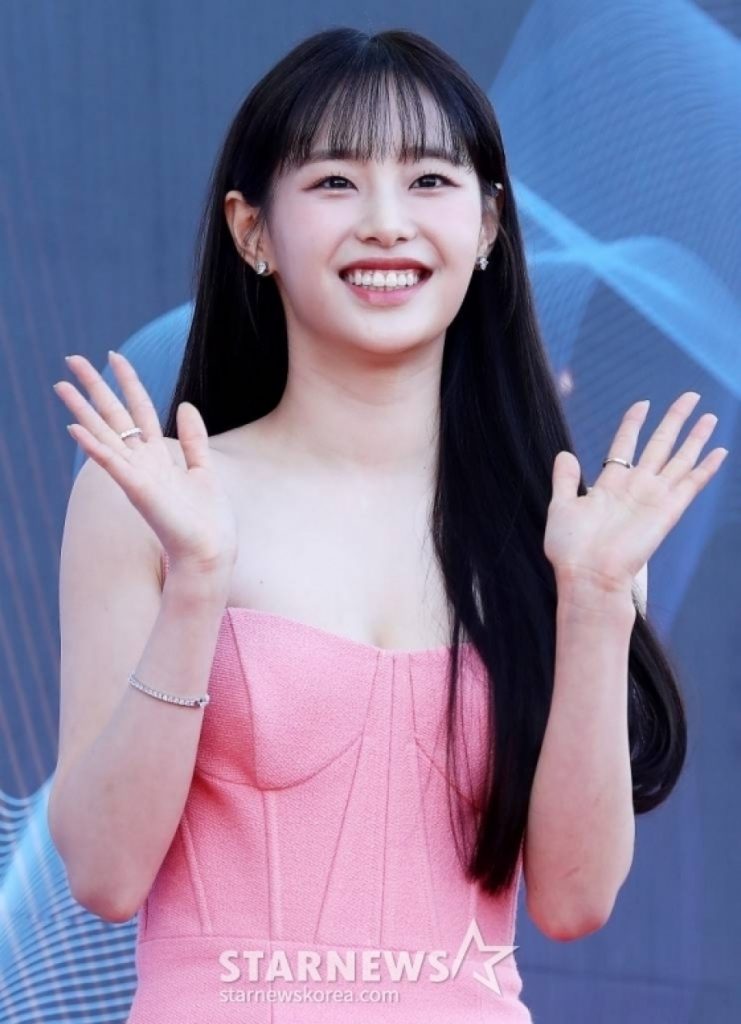 (c)STARNEWS