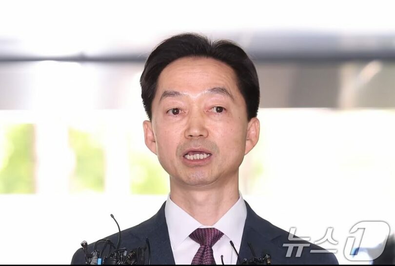 キム・ジヨン重大犯罪捜査庁長官候補が8日午後、ソウル市鍾路区の政府ソウル庁舎昌成洞別館に設けられた人事聴聞会準備団の事務室に初出勤し、記者団に所感を述べている＝2026年9月8日(c)news1