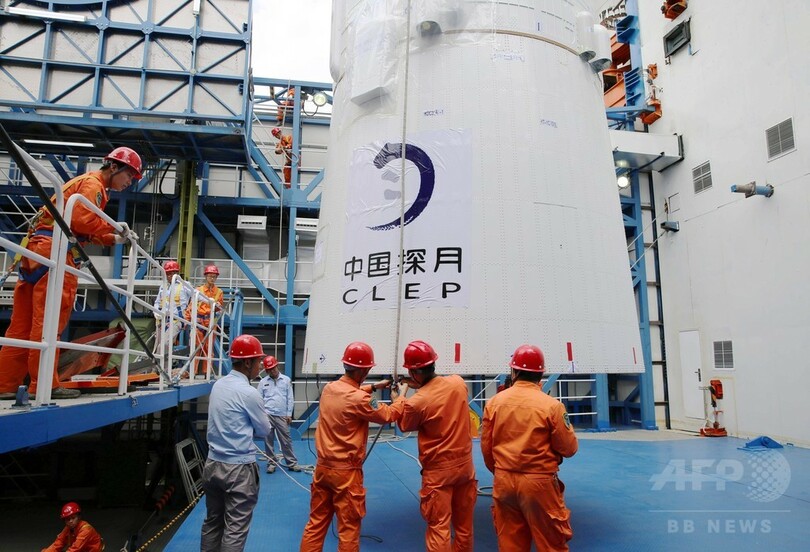 世界初、月の裏側探査に挑む中国 中継衛星の打ち上げに成功 