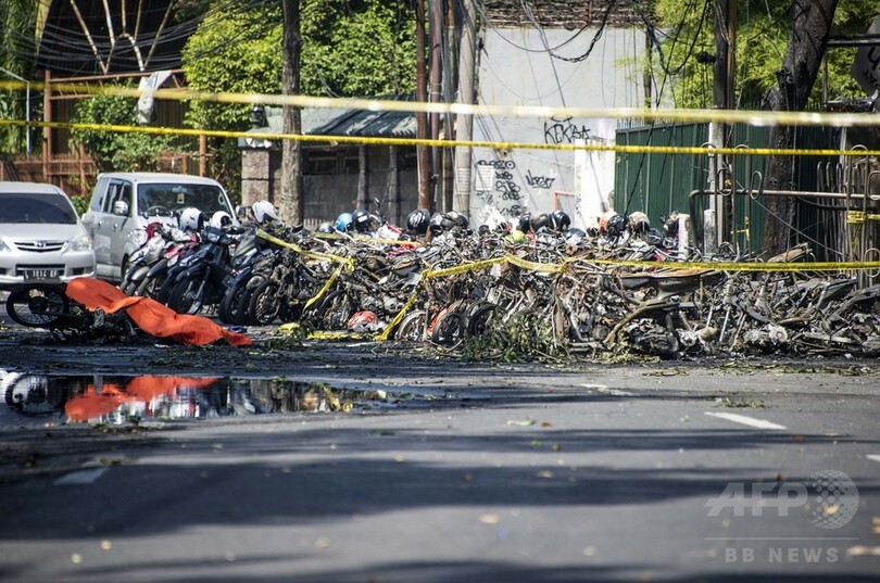 3か所のキリスト教会に爆弾攻撃、11人死亡 41人負傷 インドネシア