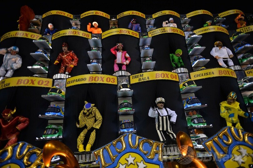 リオのカーニバル、優勝チーム決定 セナ追悼の演目