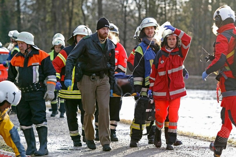 ドイツで列車2台が正面衝突、8人死亡 約100人が負傷