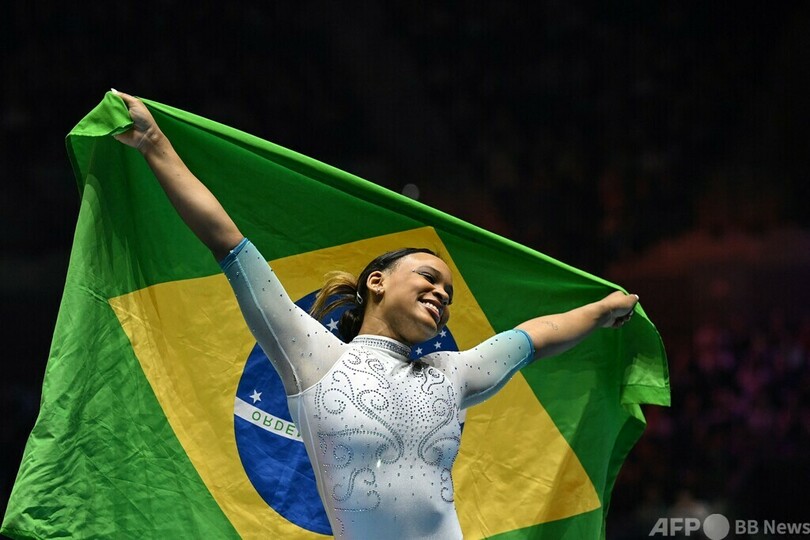 アンドラーデが女子個人総合V、ブラジル人初 世界体操 写真5枚 国際ニュース：AFPBB News