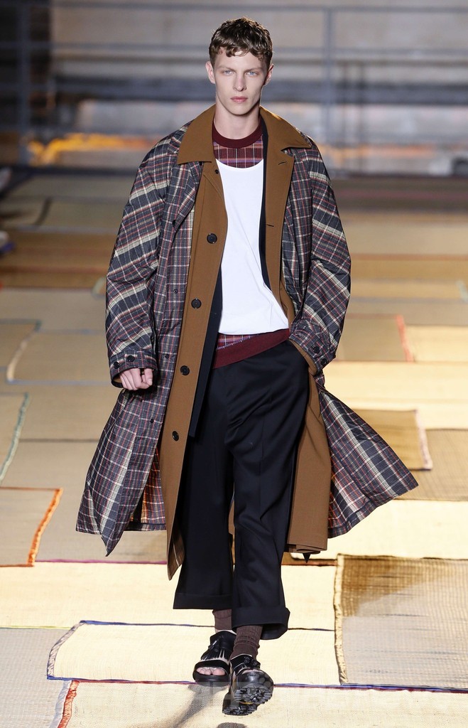 エレガントなシルエットに注目 チェルッティ 15年春夏メンズ 写真17枚 国際ニュース Afpbb News
