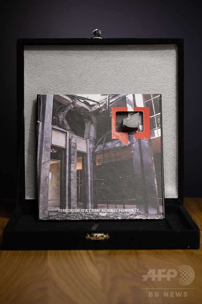 トルコ、クーデター未遂時の国会破片入り新年カード 各国へ送付