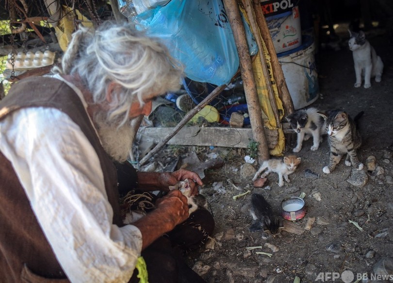洞穴で「自主隔離生活」送る70歳、ワクチン接種呼び掛ける セルビア