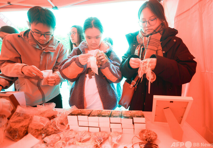 カスタマイズされた中医療法が中国の若者を魅了