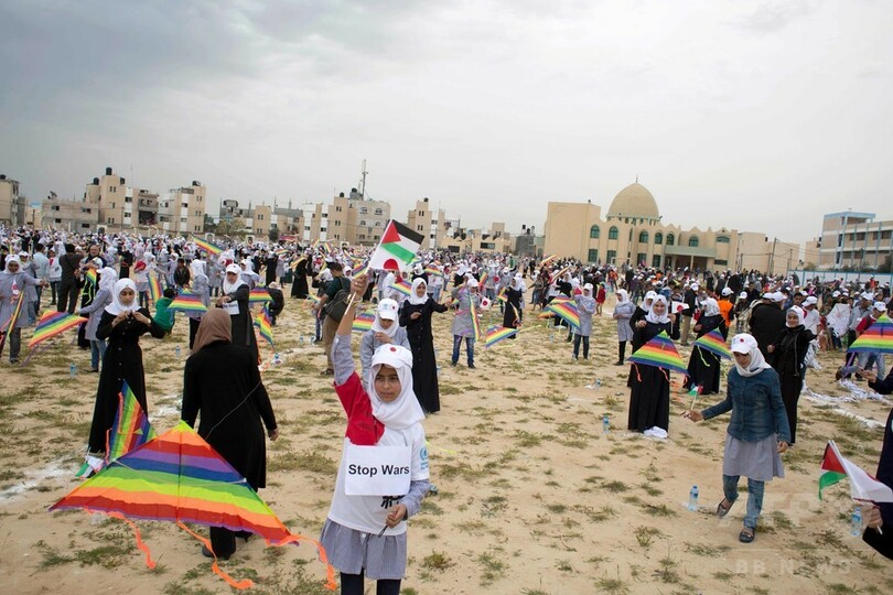 東日本大震災から5年、ガザの子どもたちが追悼のたこ揚げ