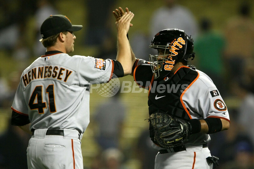 ジャイアンツ ドジャースを降す