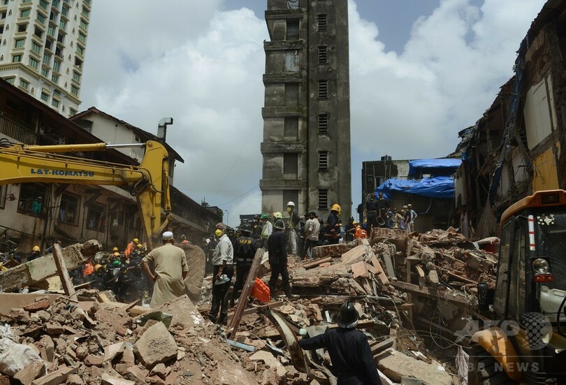 インドの建物倒壊事故、死者33人に 救助活動続く
