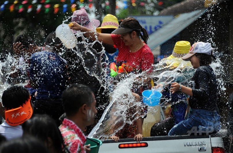 水かけ祭り ソンクラーン 旧正月祝う タイ 写真19枚 国際ニュース Afpbb News