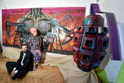 銃弾の残骸で作品制作 「プーチンや独裁者描いた」 ウクライナ