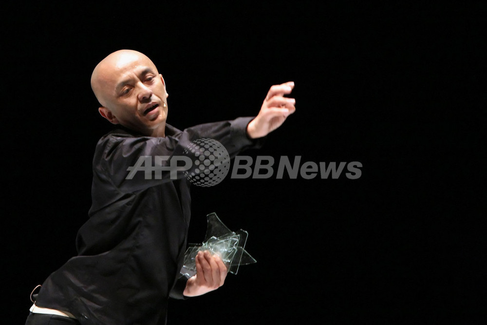 勅使河原三郎、フランスで『ガラスノ牙』を上演 写真4枚 国際ニュース