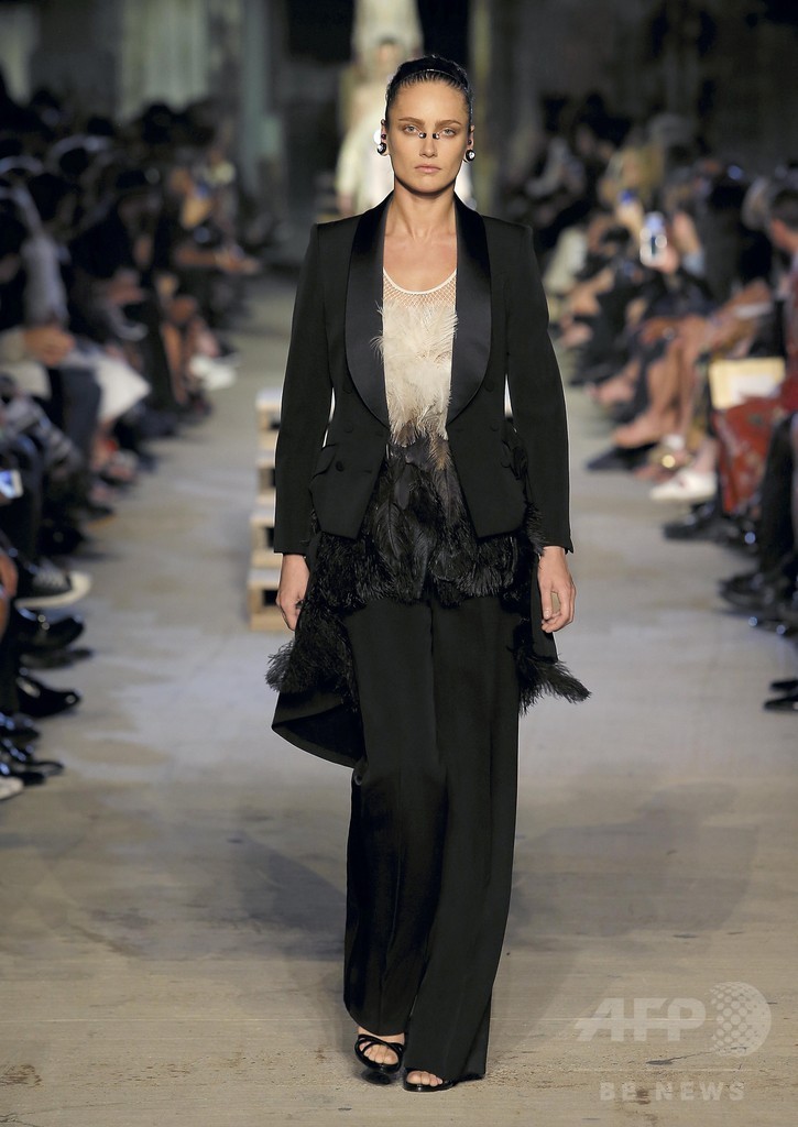 「ジバンシィ」16年春夏コレクション