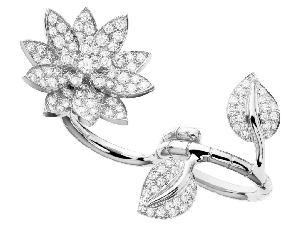 ホリデーにぴったりの「ヴァン クリーフ＆アーぺル」ホワイト ダイヤモンド コレクションに注目！