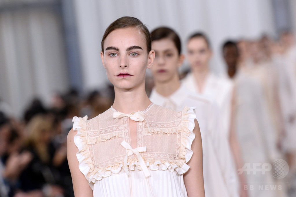 「ヴェロニク・ブランキーノ」17年春夏