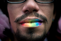 ブラジル・サンパウロ（Sao Paulo）で10日、毎年恒例の「ゲイ・プライド・パレード（Gay Pride Parade）」が開かれた。「ホモフォビア（同性愛嫌悪）は治療できる（Homophobia has cure）」とのテーマの下、およそ300万人がパレードに参加した（2012年6月10日撮影）。(c)AFP/Yasuyoshi CHIBA