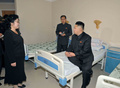 平壌産院の乳がん研究センターを視察する金正恩朝鮮労働党委員長。朝鮮中央通信配信（2012年11月5日配信、撮影日不明）。(c)AFP PHOTO / KCNA VIA KNS