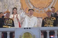 北朝鮮の首都平壌で行われた軍事パレードに臨む金正恩（キム・ジョンウン）総書記（中央）。朝鮮中央通信（KCNA）提供（2022年4月25日撮影、26日提供）。(c)AFP PHOTO/KCNA VIA KNS