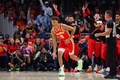 24‐25NBA、アトランタ・ホークス対ブルックリン・ネッツ。3ポイントシュートを決めたアトランタ・ホークスのダイソン・ダニエルズ（2024年10月23日撮影）。(c)Kevin C. Cox/Getty Images/AFP