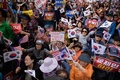 韓国・ソウル中心部で行われた、文在寅（ムン・ジェイン）大統領の退陣を要求するデモの参加者ら（2019年10月3日撮影）。(c）Ed JONES / AFP