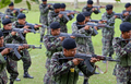写真は南部ヤラ（Yala）県で1日、対テロ軍事訓練を行う国軍兵士ら。(c)AFP/Muhammad SABRI