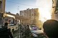 シリア北東部カミシリで起きた同時爆発の現場（2019年11月11日撮影）。(c)Delil souleiman / AFP