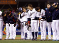 第3回ワールド・ベースボール・クラシック（2013 World Baseball Classic、WBC）は17日、米カリフォルニア（California）州サンフランシスコ（San Francisco）で準決勝が行われ、日本は1-3でプエルトリコに敗れた。

試合後、観客に挨拶する日本の選手（2013年3月17日撮影）。(c)AFP/Getty Images/Ezra Shaw