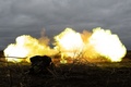 ウクライナ東部のバフムート郊外で、ロシア軍陣地を攻撃するウクライナ兵（2022年12月30日撮影）。(c)Sameer Al-DOUMY / AFP