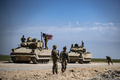 米軍の歩兵戦闘車「ブラッドレー」。シリア北東部で（2022年4月20日撮影）。(c)Delil SOULEIMAN / AFP