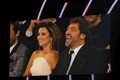 スペインの映画賞「ゴヤ賞（Goya Awards）」の授賞式に出席し、スクリーンに映し出されたペネロペ・クルス（Penelope Cruz）とハビエル・バルデム（Javier Bardem、2010年2月14日撮影）。(c)AFP/DOMINIQUE FAGET