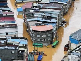 中国で気象災害相次ぎ10人死亡 南部ではダム決壊
