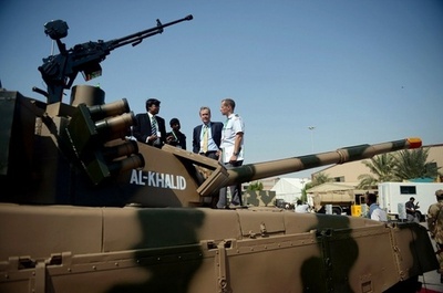 2012年の世界の軍事支出、14年ぶりに減少 新興国では増加