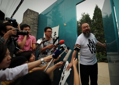 追徴課税の艾未未氏、1万人から寄付金集まる 庭に現金投げ込む人も