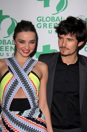 ミランダ・カー、夫オーランド・ブルームの服を拝借