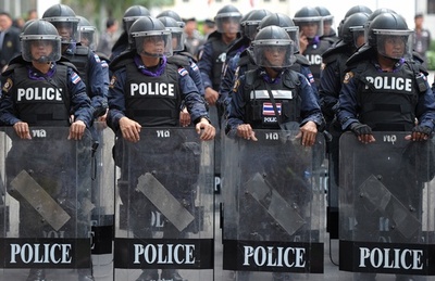 タイ首都の反政府デモ、外務省も占拠