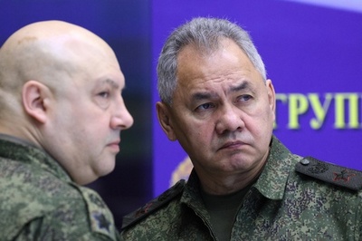 ロシア国防相、ウクライナ東部前線を視察