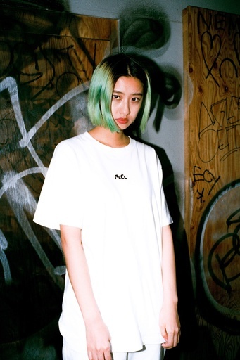 東京発ストリートウェアブランド「名 / NA」、アニメ“フリクリ”とのコラボアイテム