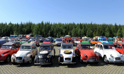 懐かしの仏「シトロエン2CV」、チェコに集合