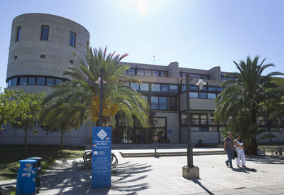 偽のがん治療薬を販売か、スペインの大学教授ら7000万円荒稼ぎ