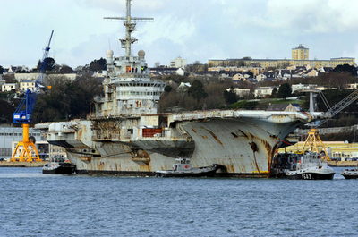 アスベスト汚染で世界中をたらい回し、仏退役空母が英国で解体へ