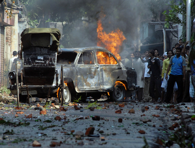 インド東部のベンガル州コルカタで暴動　軍出動　少なくとも1人死亡