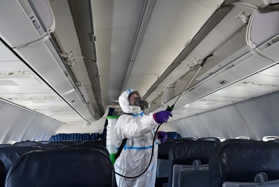 イタリア発着の旅客機、座席上の荷物棚の使用禁止 コロナ対策で