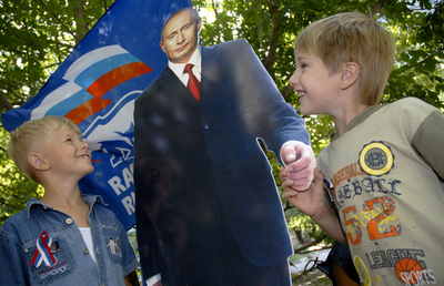 クーデターへの勝利宣言から16年、モスクワに世界一巨大なロシア国旗が